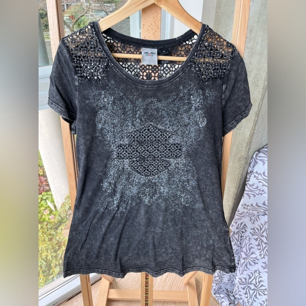Harley Davidson black/blue crochet shoulder and back. Size Medium